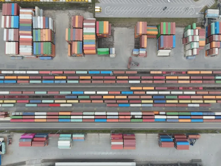 How Logistics Tracking Improves Customer Experience